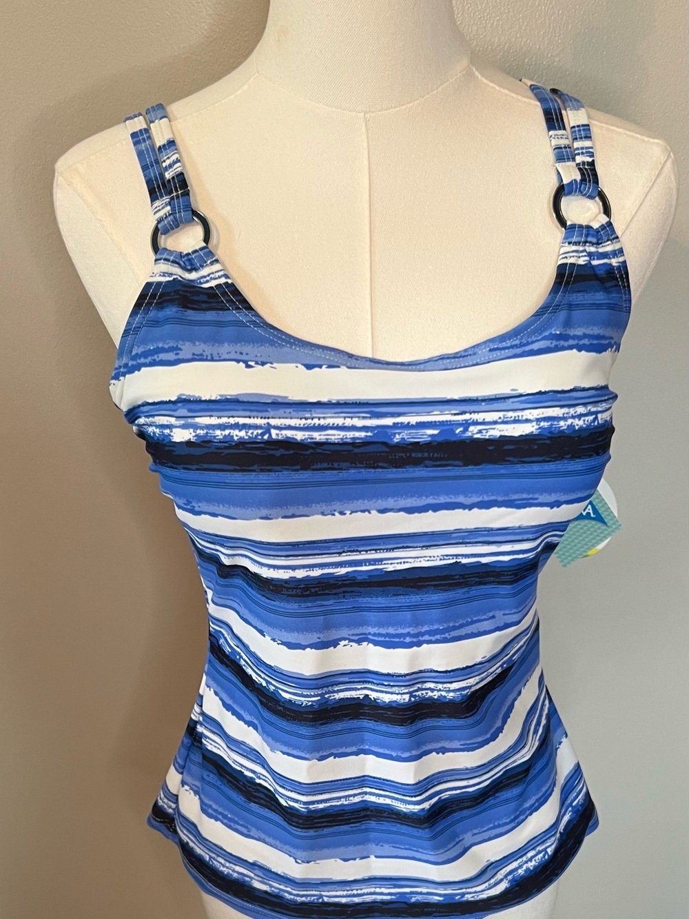 Women’s Tankini Swimsuit Top Size 12 New with Tags Croft&Barrow Bust Enhancer